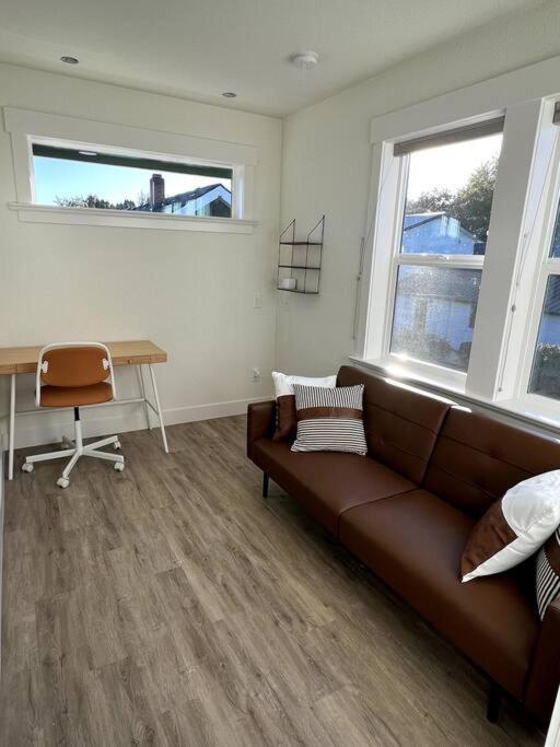 Brand New Custom Built Cottage In Downtown W/Pool! سالم المظهر الخارجي الصورة
