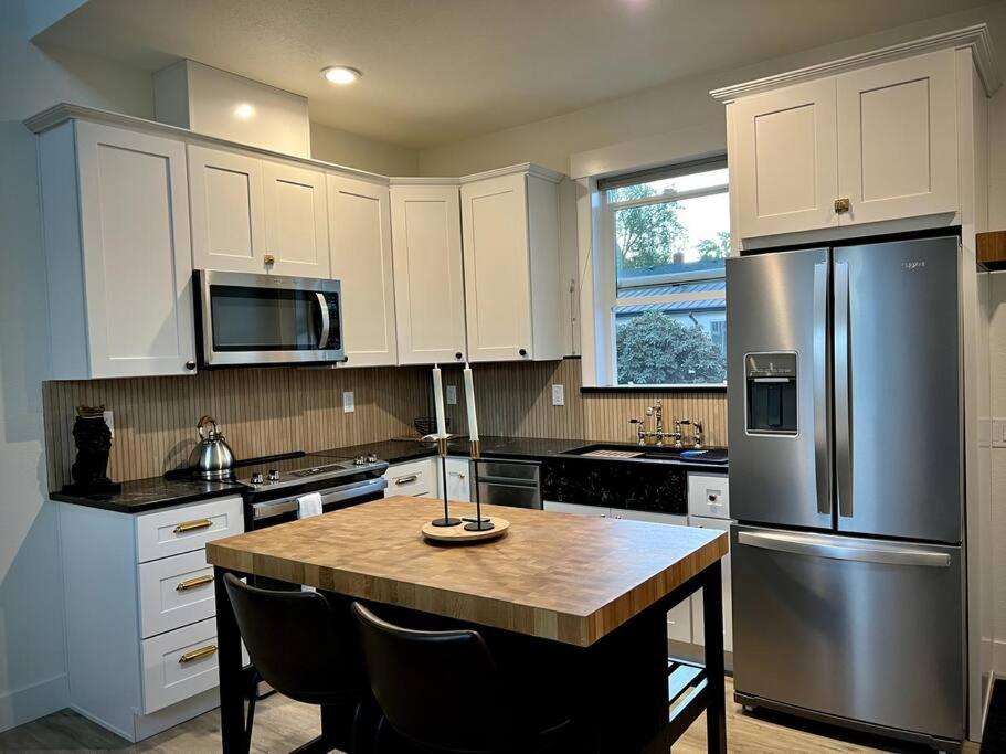 Brand New Custom Built Cottage In Downtown W/Pool! سالم المظهر الخارجي الصورة