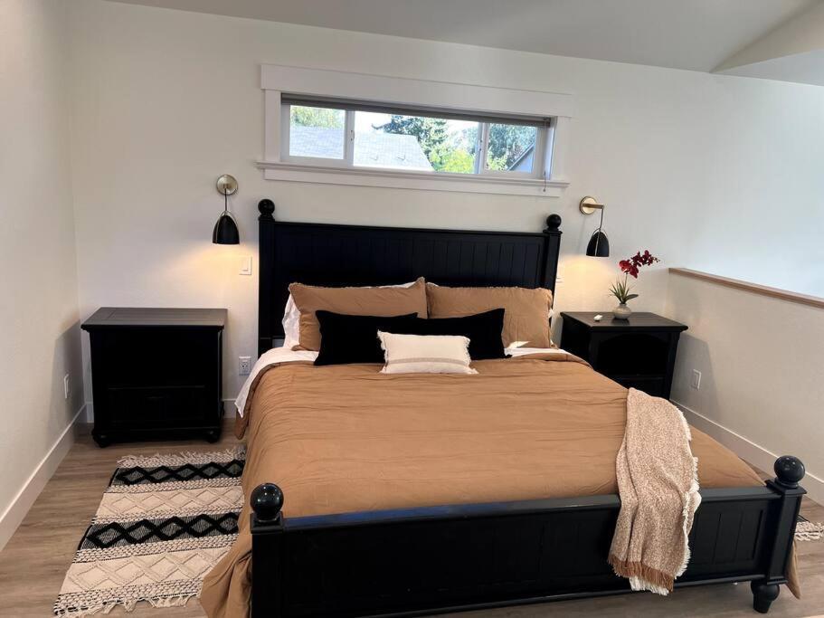 Brand New Custom Built Cottage In Downtown W/Pool! سالم المظهر الخارجي الصورة