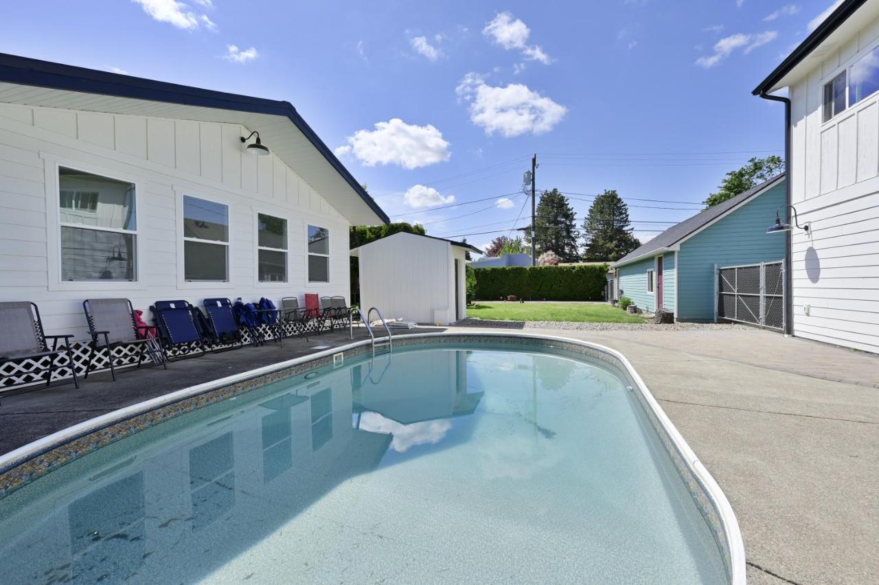 Brand New Custom Built Cottage In Downtown W/Pool! سالم المظهر الخارجي الصورة